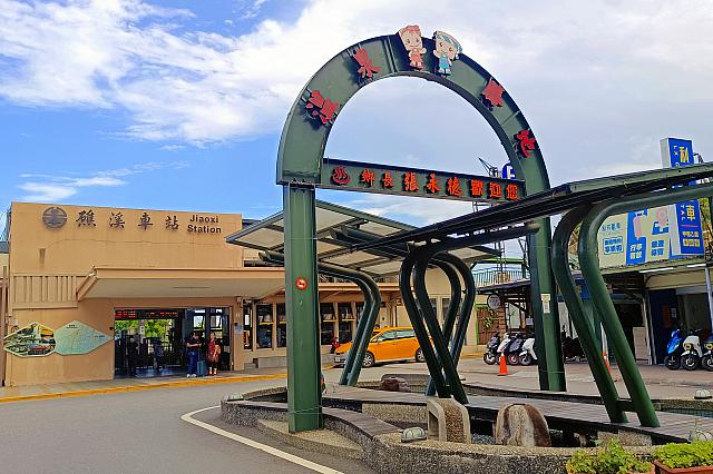 ターミナルから歩いて礁溪駅前へ