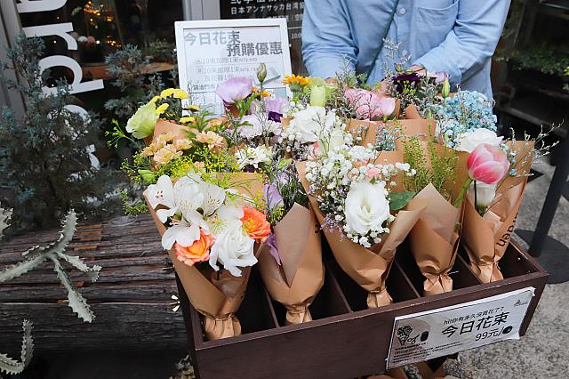 旅先のお部屋に生花を飾るなんてプチ贅沢