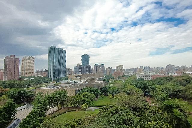 美術館側は景色も〇。館内アートも多数で美術館にステイしている気分に