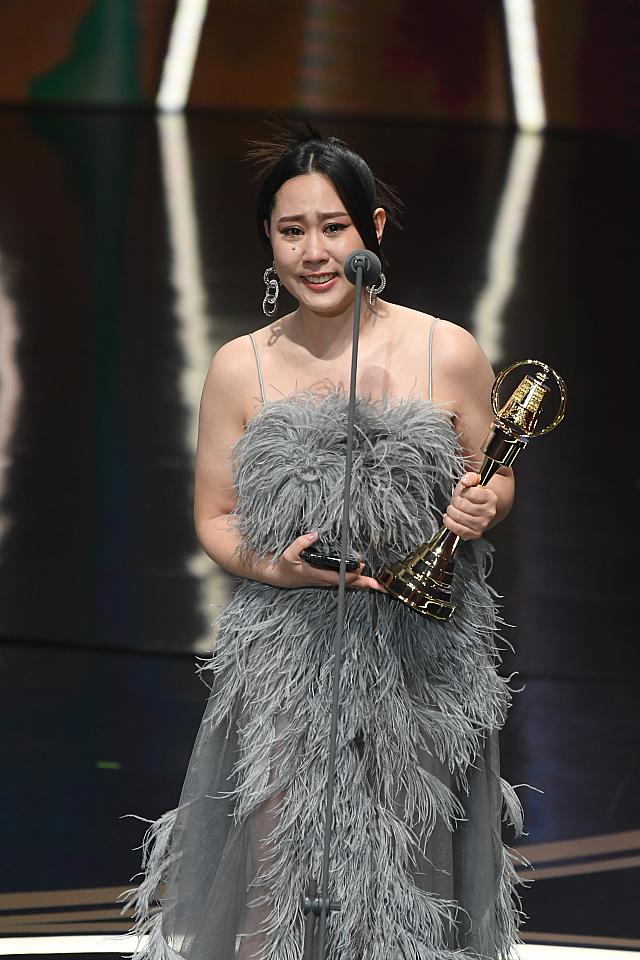 新人賞は『村裡來了個暴走女外科』の蘇瀅が受賞！18年目にしてやっと手にできた賞ということで、「この中でいちばんシニアな新人です」と涙をこらえながら喜びを伝えてくれました。