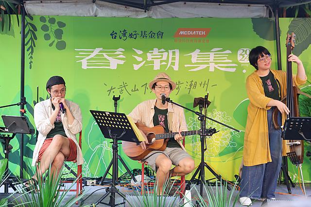 草子樂團の演奏