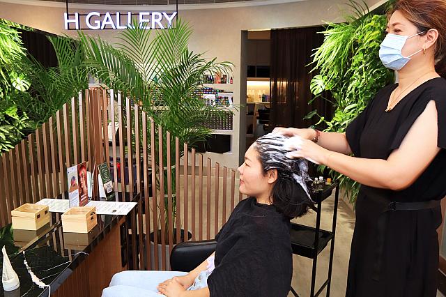 飛行機乗る前にさっぱり！「H GALLERY HAIR」で座ったまま台湾シャンプー