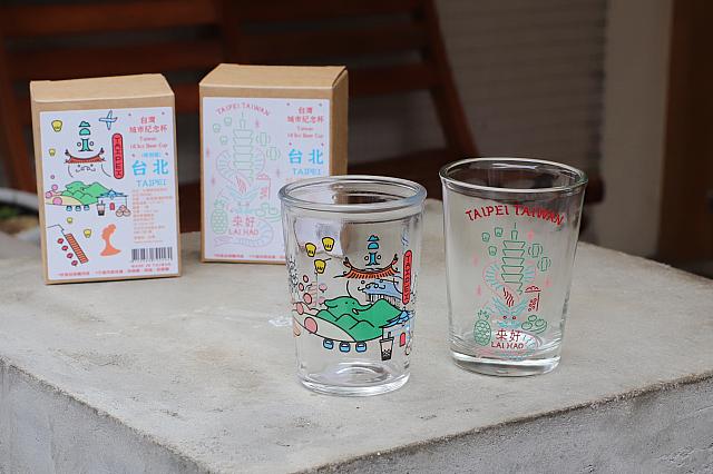 <b>おすすめ①ビールグラス150元/個</b><br>台北ほか台湾各都市のシンボルを描いた小グラス各種。台湾旅行の記念にぴったり！