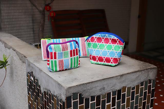 <b>おすすめ②漁師網柄ポーチ328元/個</b><br>台湾の漁師さんたちが使う網をヒントに作られたファブリックがかわいい。各種サイズ・形あり！