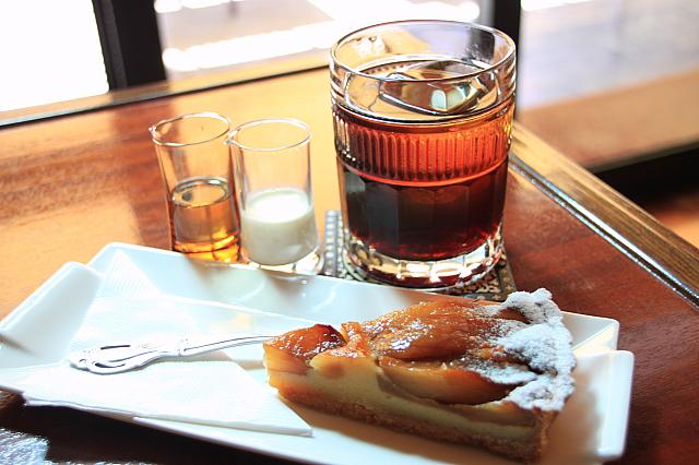 「咖啡小自由」でこだわりのコーヒーとケーキを