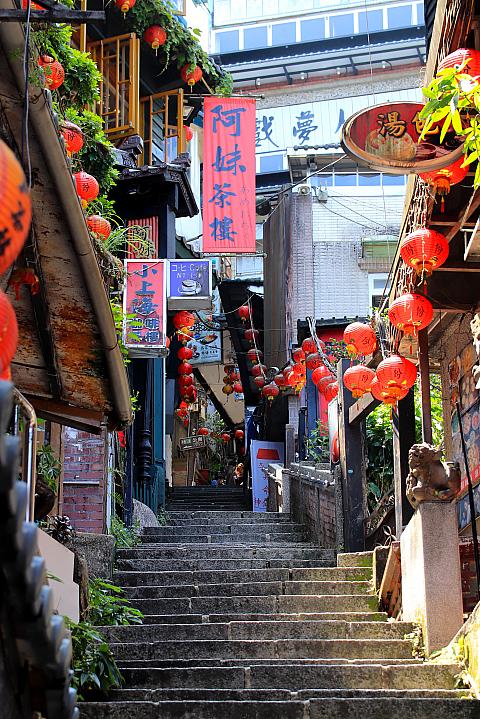 オプショナルツアーやチャーター利用で九份旅が楽ちん！