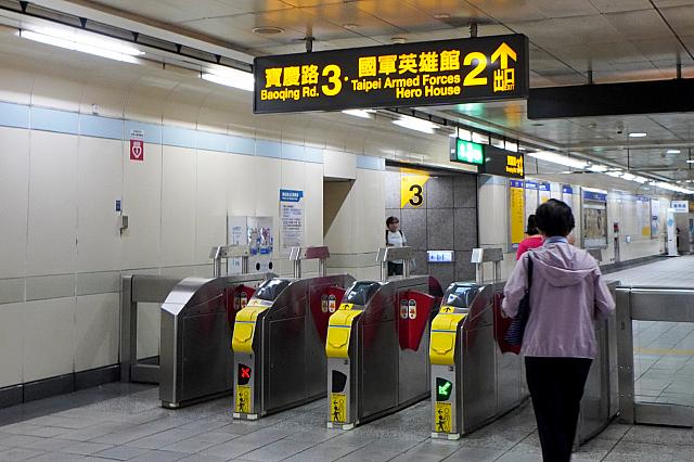 MRT「西門」駅から乗車するなら……