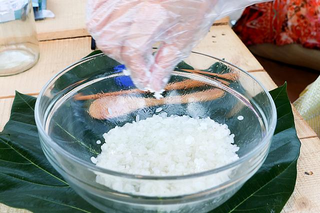 ご飯を水でほぐして瓶に詰め
