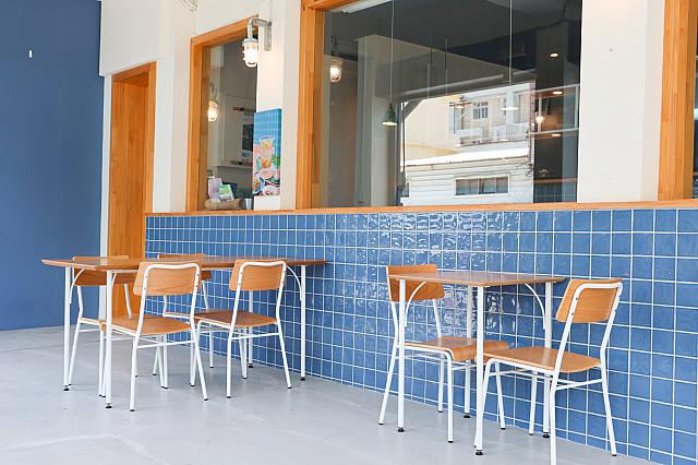 涼しい日は、風を感じながらテラス席もよいかも