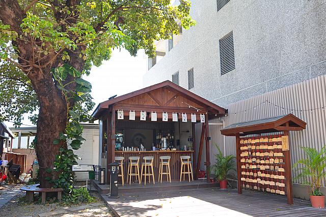 中庭では不定期で、露天映画やイベントが開催されるそうです♪