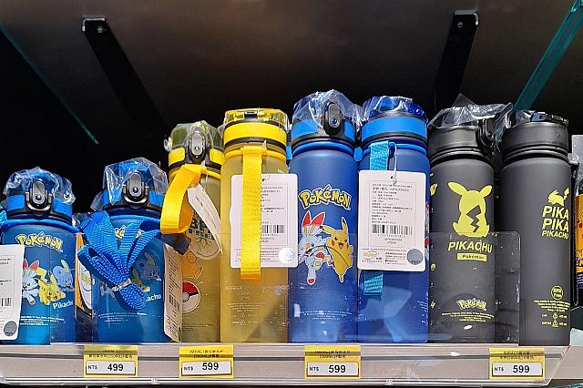 プラスチックの水筒も台湾限定かしら？