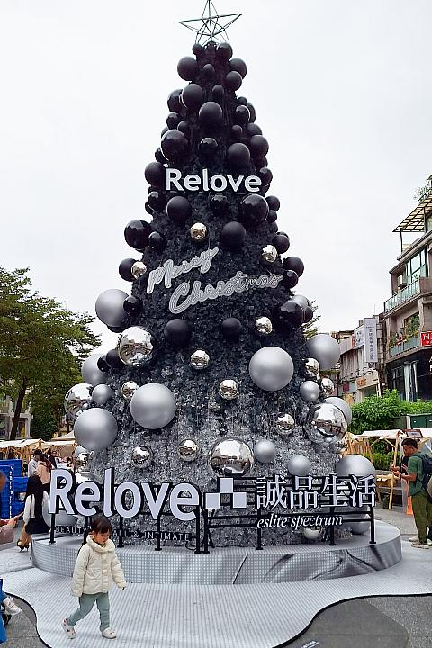 明るい時でも十分かわいいReloveクリスマスツリー♡