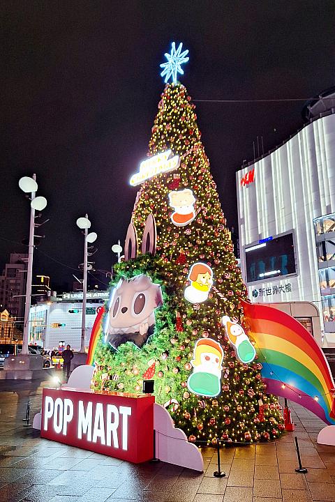 西門町にできた「POP MART」の旗艦店も連日大人気！