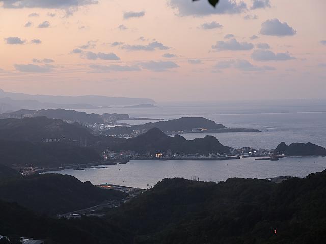 九份の夕暮れの景色。目に焼き付けたたくなる光景で、みんなスマホ片手に撮影していましたよ！