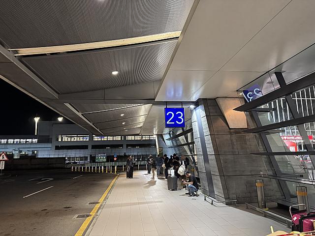 桃園国際空港。帰国便の飛行機の中で見る夢はどんなのかな……