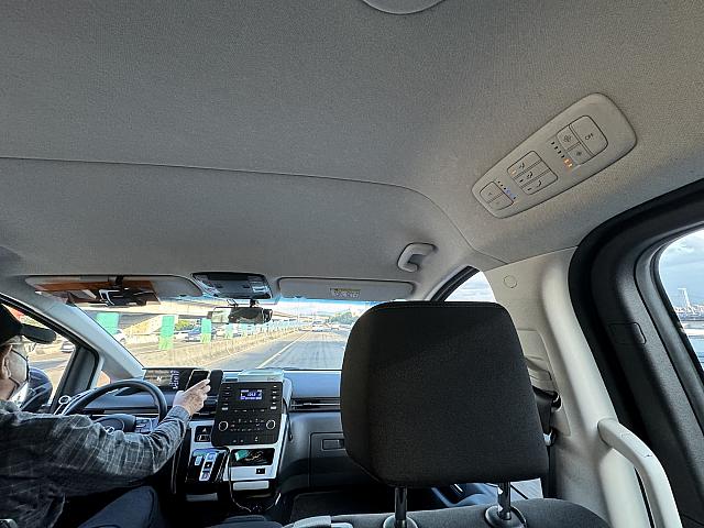 移動の車中より。安定感ある運転で、思っている以上に快適でしたよ。