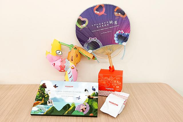 盛りだくさんの海外ツーリスト限定ギフトだから大きめのバッグを持参して
