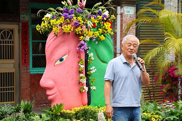 イベントテーマをイメージしたオブジェの前で語る好基金會の柯文昌代表