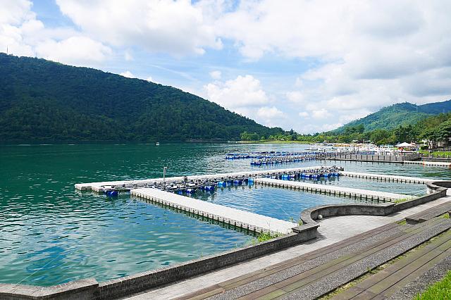 美しい「鯉魚潭」