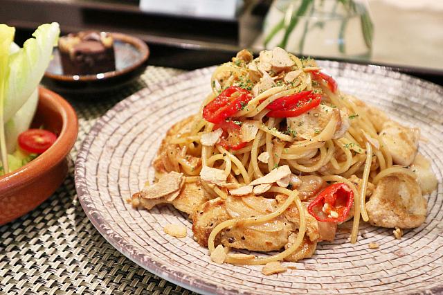 ガーリックスパイシーチキンパスタ(蒜味辣椒雞肉義大利麵)