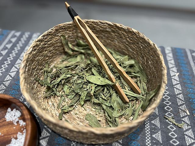 氷砂糖だけでなく甜菊葉が入るので、自然な甘さが加わります。お好みでフレッシュなリンゴをまるごと1個加えても◎