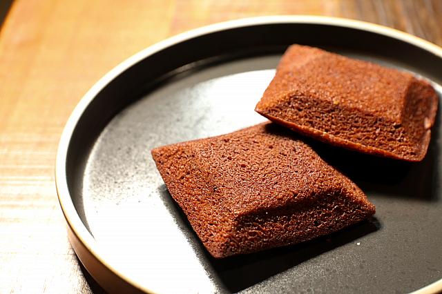 オーナーパティシエのRickさんお気に入りのチョコレートフィナンシェ・インゴット風