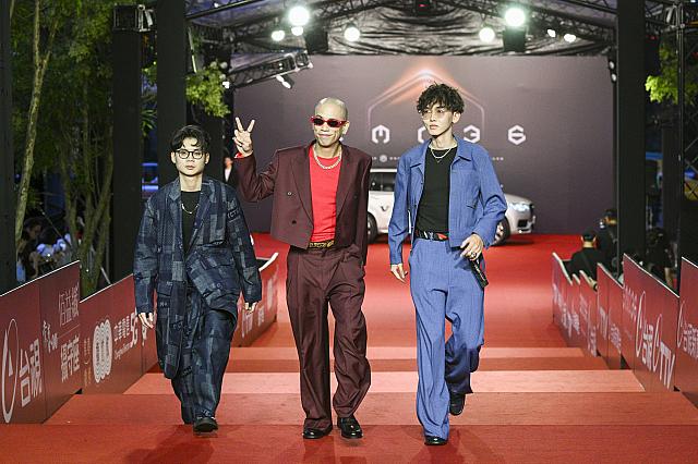 台湾版、サンプラザ中野くん⁈スキンヘッドにサングラスがトレードマークの「呂士軒」。