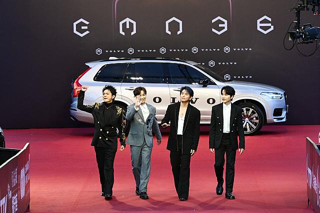 再結成＆21年ぶりのノミネートとなった「Energy」に、会場も湧いていました。「黃偉晉」に受賞したら、ステージ上で「16蹲」を披露するよう、せがまれていましたが、果たして⁈
