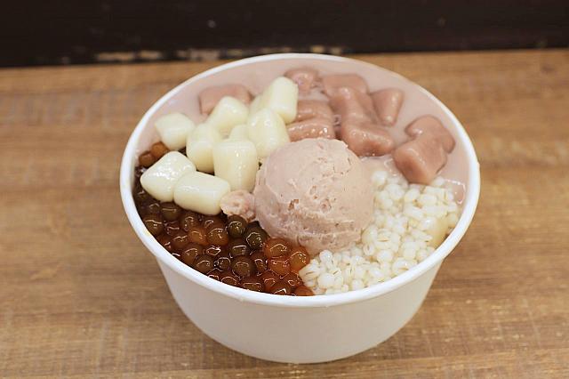 サトウキビ氷が売りの「阿爸の芋圓」はタロイモ系トッピングと湯圓が絶品です！
