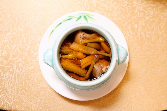 金針花排骨湯
