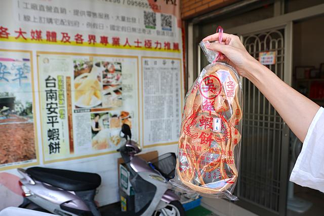 ……で、本日ナビはプレーン味をチョイス。ちょっぴり袋が小さいですが、嵩張るからお土産にはこれくらいがちょうどいいのかも？（でも割れやすいのが難点……割れたとて味は変わりませんが)