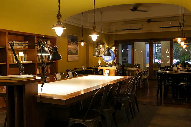 ……といっても、ファミリーやお友達同士での利用者も多く、皆、なごやかにおしゃべりを楽しんでいる様子です。適度なにぎやかさがあるから居心地満点♡