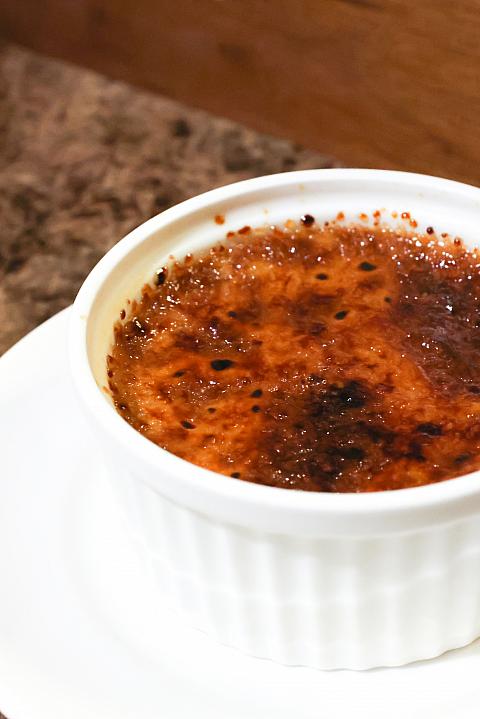 <b>クリームブリュレ(蕉糖烤布蕾)120元</b>