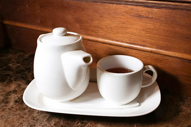 <b>マルコポーロ(馬可波羅茶)Hot180元</b><br>マリアージュフレールの紅茶もズラリ15種類が並びます。ホットならポット入りだからお湯の継ぎ足しもOK！店員さんは気軽に応じてくれますよ。