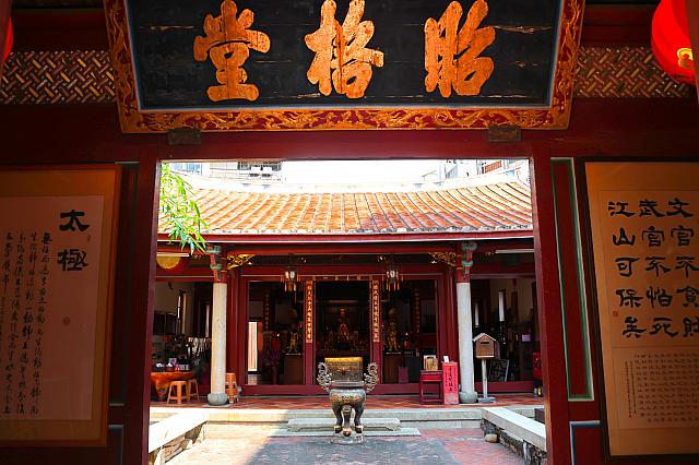 1663年、息子の鄭經が父を祀った祠を建てたのがはじまりです。当時は「鄭氏大宗祠」や「昭格堂」と呼ばれ、地元住民を中心に親しまれてきました。伝統的な「三開間三進(縦横に各3つの空間)」構造です。