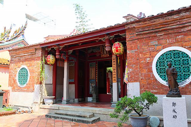 そんな鄭を祀る廟が台南・林百貨のすぐそばにあります。「鄭成功祖廟」です。