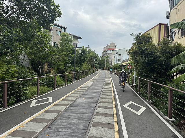 沿道には湿地、稲田、蓮池などが点在し、自然と文化が融合した風景が広がっていて楽しい！