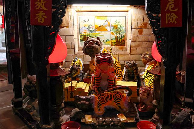 新高山の前には「虎爺」もいるので見逃さないで！