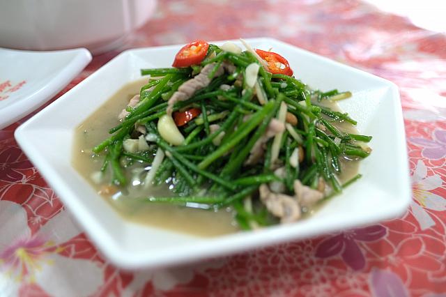 炒睡蓮(スイレン炒め)