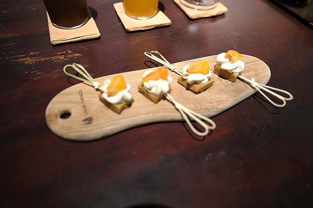 新天井柿餅發稿(干し柿載せ蒸しケーキ)