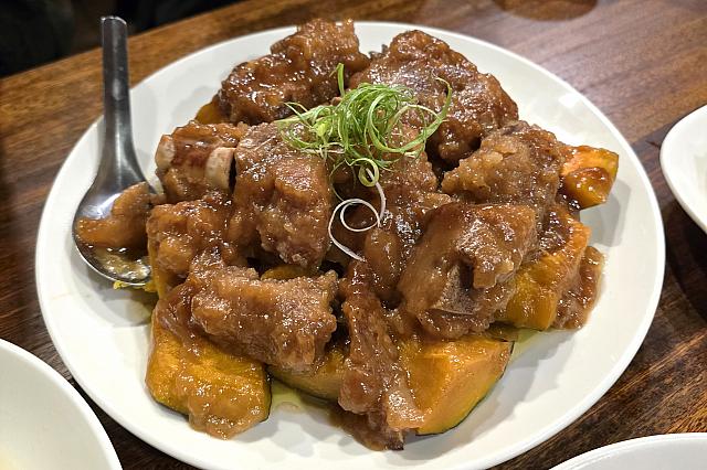 南瓜排骨(スペアリブとカボチャの煮込み)