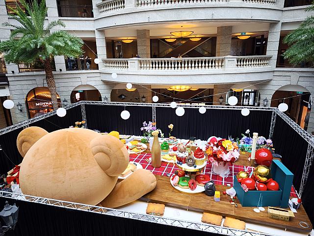 完全お披露目はまだ。ナビはフライングしてしまった模様です。残念すぎ～と、思ったら上階から覗けたー！