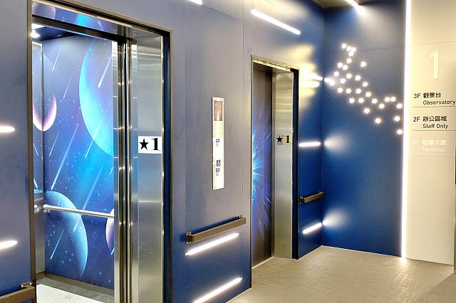 エレベーターで3階へ。