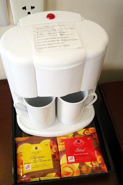 コーヒーメーカーもついてます、これは無料