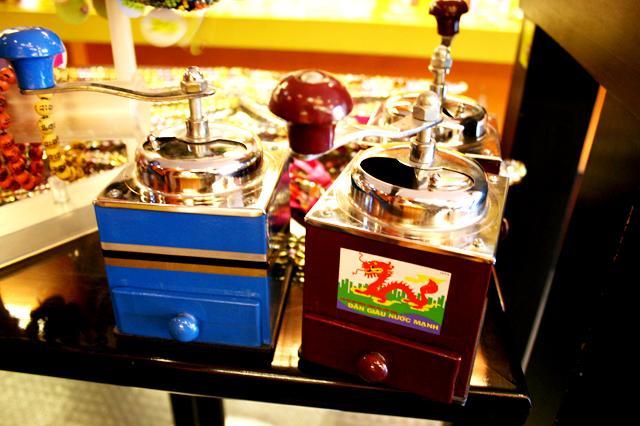 コーヒーとセットであげたら喜ばれそうなミルは7ドル。