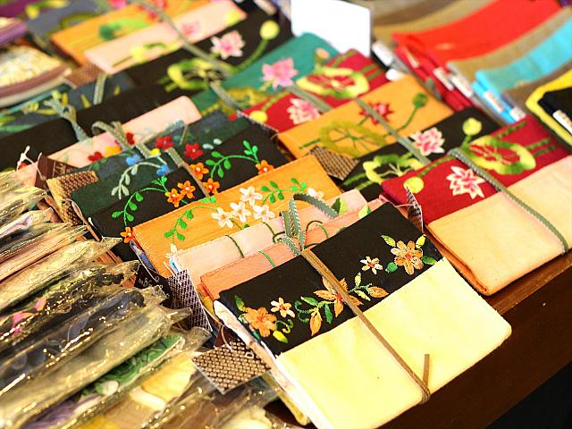 ブックカバー13万7000ドン