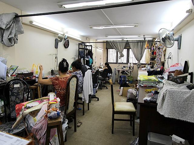 作業スタッフを抱えることで高品質、短納期での完成が可能