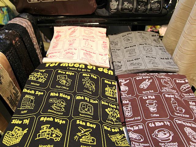 指差しTシャツ