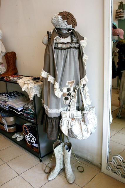 すごく個性的なようで意外といろんな素材に合わせやすいShokoのウェア。ここの洋服をバッチリ着こなせるようになったらオシャレ上級者になれるカモ！
