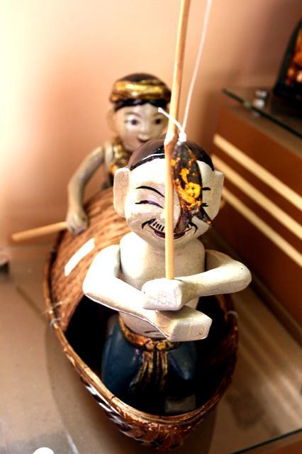 水上人形劇の釣り人形。40万ドン。